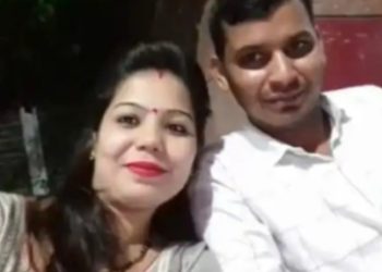 शाळेच्या संचालकाच्या बायकोचे ड्रायव्हरसोबत अनैतिक संबंध; बेडवर विषारी साप सोडून खून