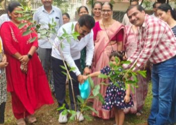 “एक पेड़ माँ के नाम” — पर्यावरण संवर्धनासाठी प्रेरणादायी उपक्रम!