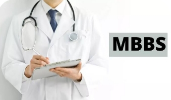 MBBS डॉक्टरांसाठी सर्वात मोठी बातमी! राज्य सरकारचा ऐतिहासिक निर्णय; ‘हा’ मोठा नियम अखेर रद्द