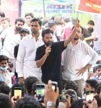 मोठी बातमी! अभिजीत दिपकेंची प्रकृती बिघडली; टायफॉईडचे निदान, आंदोलन सुरूच राहणार