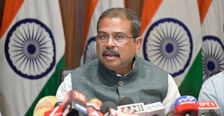 धर्मेंद्र प्रधान यांचा अखेर राजीनामा, ‘ सी जे पी च्या आंदोलनासमोर सरकार झुकले; विद्यार्थ्यांचा प्रचंड विजय!