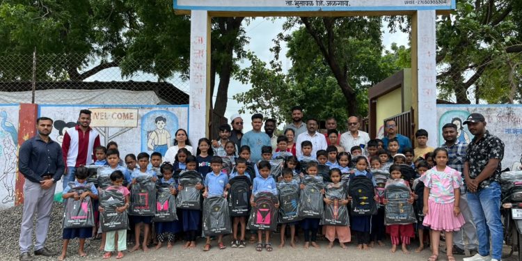 भुसावळात ४० विद्यार्थ्यांना दप्तर व शालेय साहित्याचे वाटप