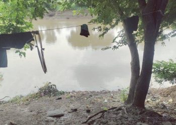 अमळनेरमध्ये काळीज पिळवटून टाकणारी घटना; लेकाला वाचविण्यासाठी तलावात उतरलेला बापही बुडाला