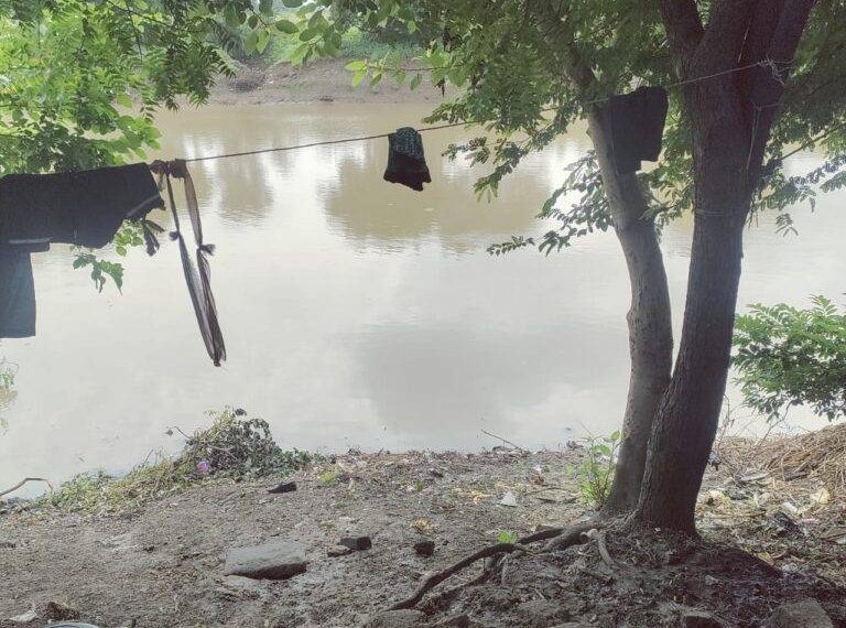 अमळनेरमध्ये काळीज पिळवटून टाकणारी घटना; लेकाला वाचविण्यासाठी तलावात उतरलेला बापही बुडाला