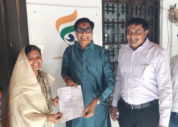 चंदू अण्णा नगर-खोटेनगर रस्ता दुरुस्त करा; प्रभाग ९ मधील नागरिकांची पालकमंत्र्यांकडे साकडे