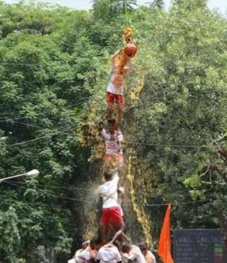 मुंबई-ठाण्यात कोट्यवधींच्या दहीहंडीची धूम; कुठे किती लाखांचे बक्षीस ?