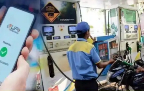 UPI द्वारे पेट्रोल, डिझेल अन् CNG भरणे महागणार? नव्या नियमांचा तुमच्या खिशावर किती परिणाम होणार?
