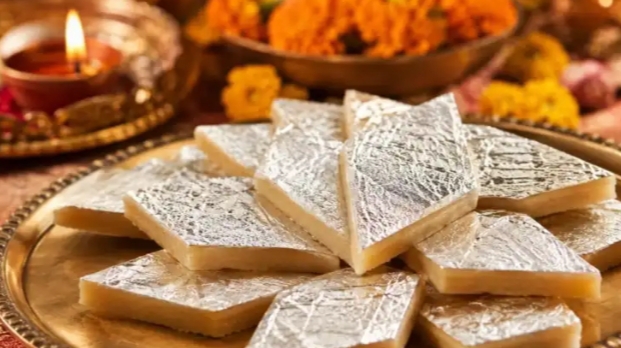सणांनंतर उरलेली मिठाई आणि फराळ असाच ठेवताय ? जीवावर बेतू शकतं !